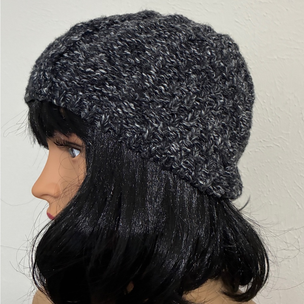 Columbia Women's Gray Knit Beanie. Totally cute - nice shape. Fun & casual